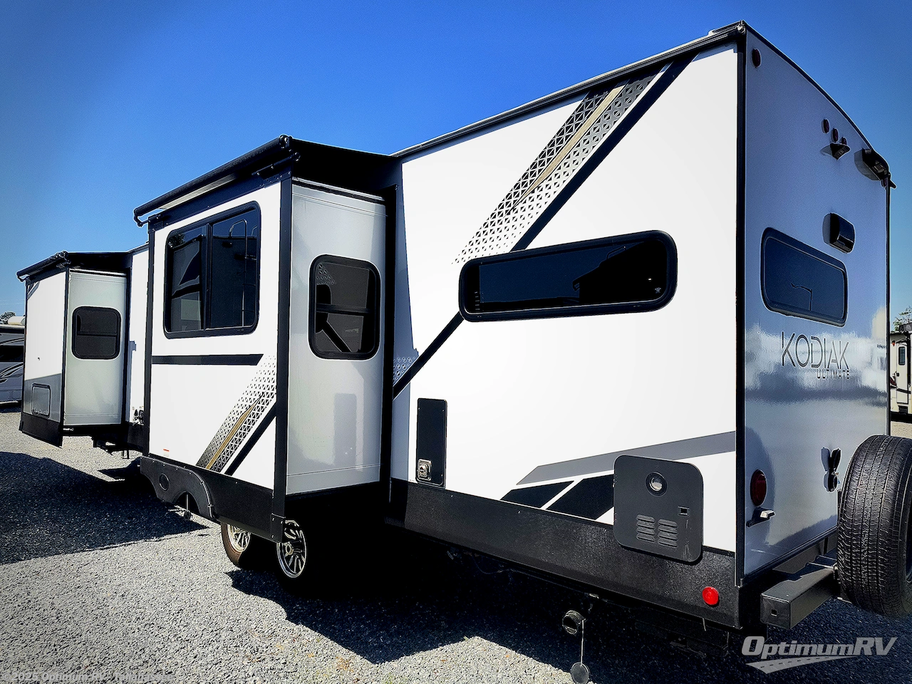 Call now about this 2024 Dutchmen Kodiak Ultimate 3361RKSL! 2024 Dutchmen Kodiak Ultimate 3361RKSL - Used Travel Trailer For Sale by Optimum RV - Tallahassee in Tallahassee, Florida features Awning, Slideout