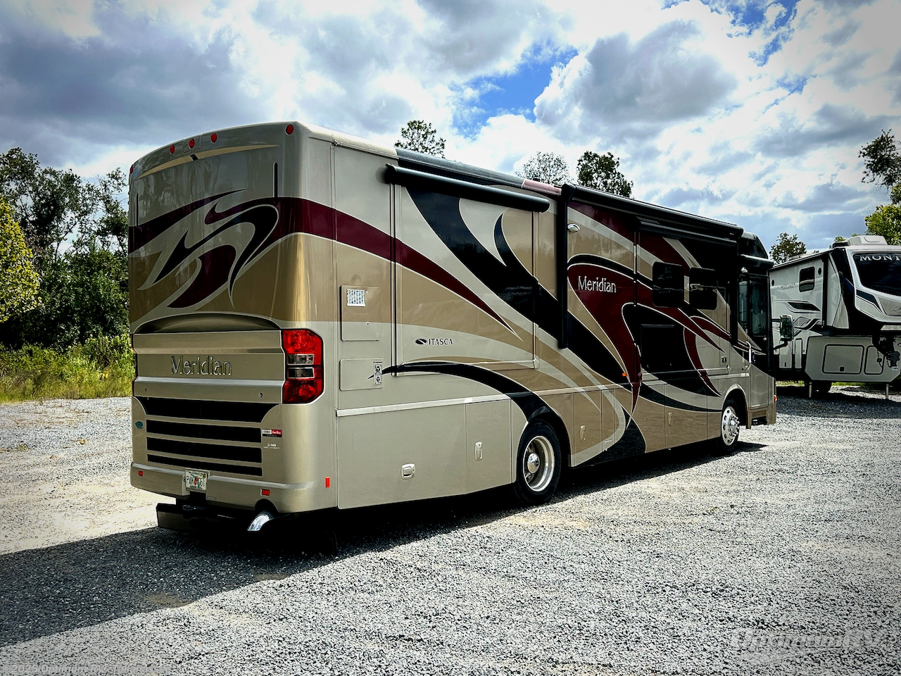 Call now about this 2014 Itasca Meridian 34B! 2014 Itasca Meridian 34B - Used Class A For Sale by Optimum RV - Tallahassee in Tallahassee, Florida features Slideout