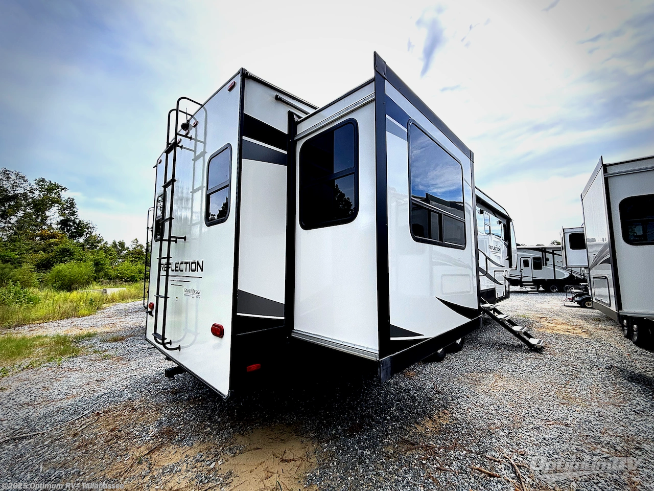 Call now about this 2022 Grand Design Reflection 341RDS! 2022 Grand Design Reflection 341RDS - Used Fifth Wheel For Sale by Optimum RV - Tallahassee in Tallahassee, Florida features Awning, Slideout