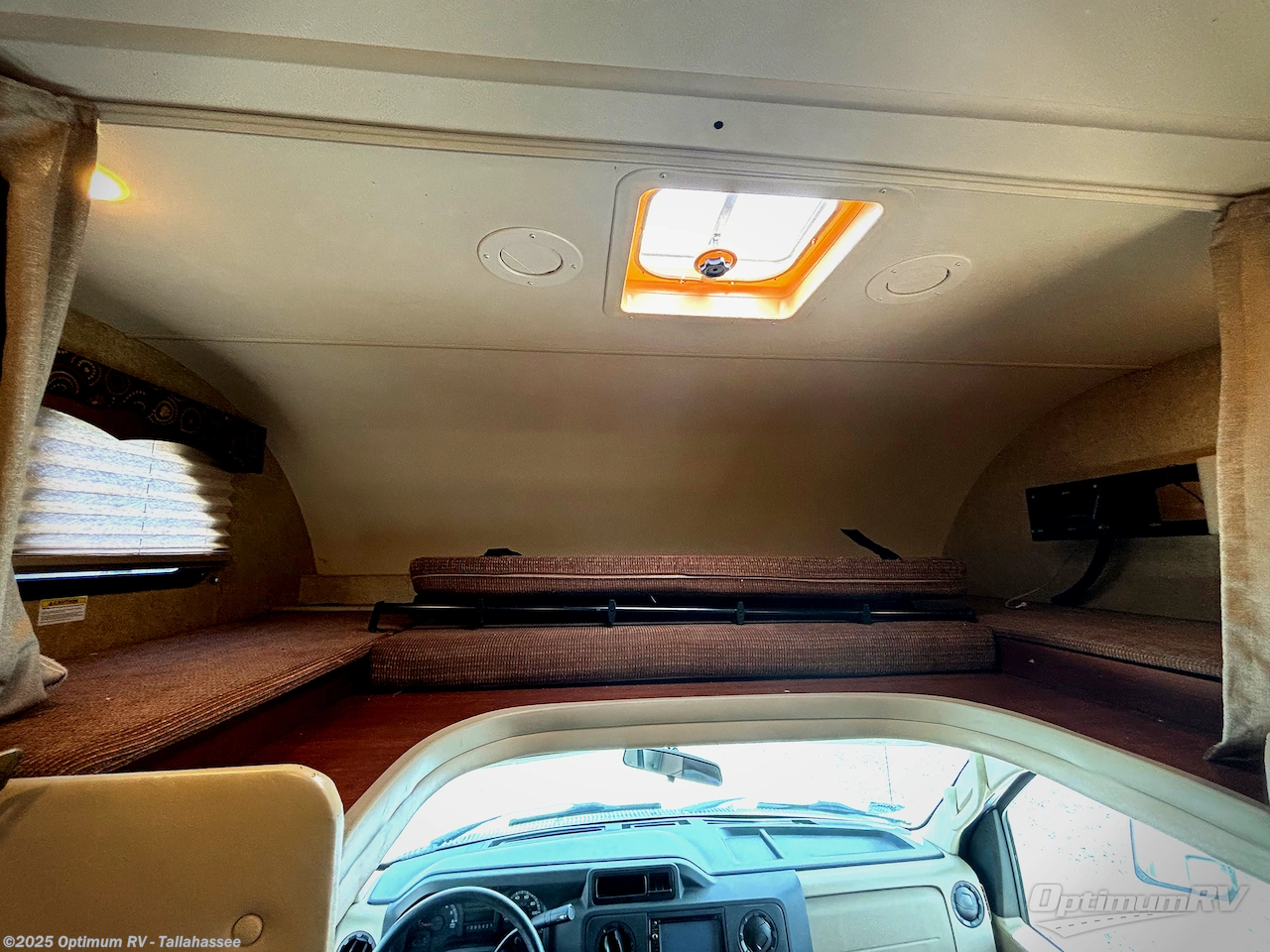 Contact us now about this 2016 Thor Four Winds 30C! 2016 Four Winds 30C by Thor from Optimum RV - Tallahassee in Tallahassee, Florida