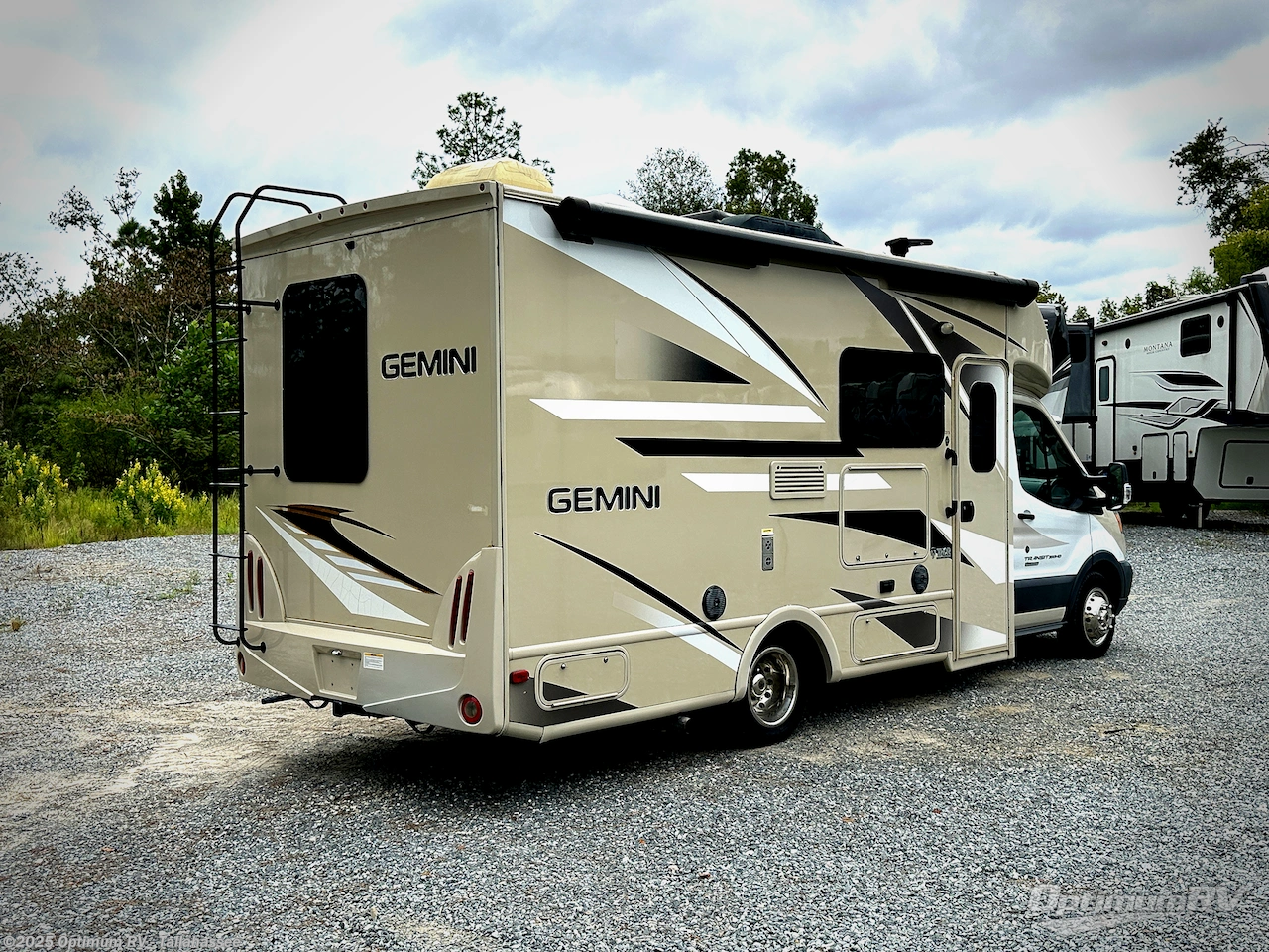 Call now about this 2017 Thor Gemini 23TB! 2017 Thor Gemini 23TB - Used Class C For Sale by Optimum RV - Tallahassee in Tallahassee, Florida features Slideout
