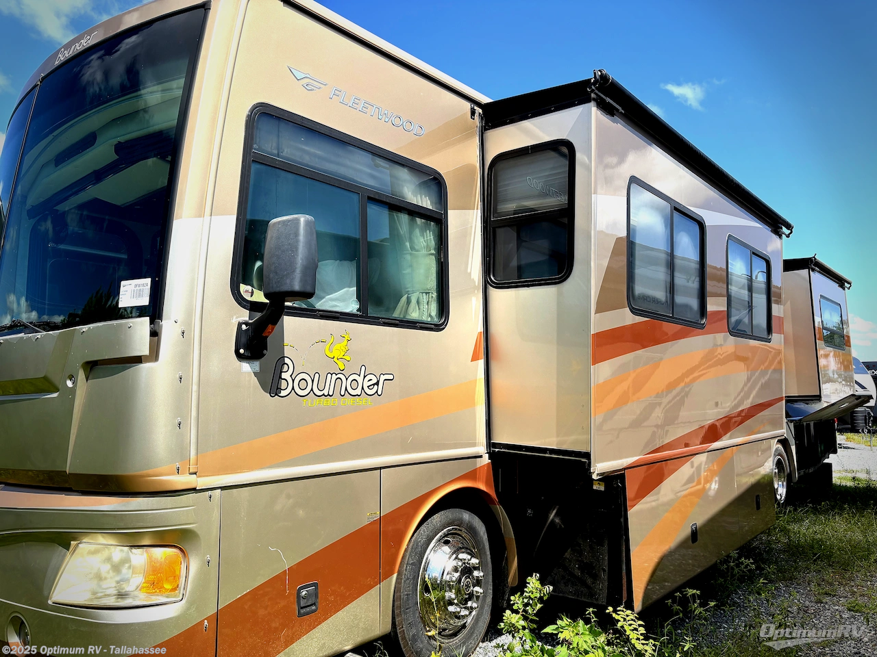 Call now about this 2006 Fleetwood Bounder Diesel 38N! 2006 Fleetwood Bounder Diesel 38N - Used Class A For Sale by Optimum RV - Tallahassee in Tallahassee, Florida features Slideout