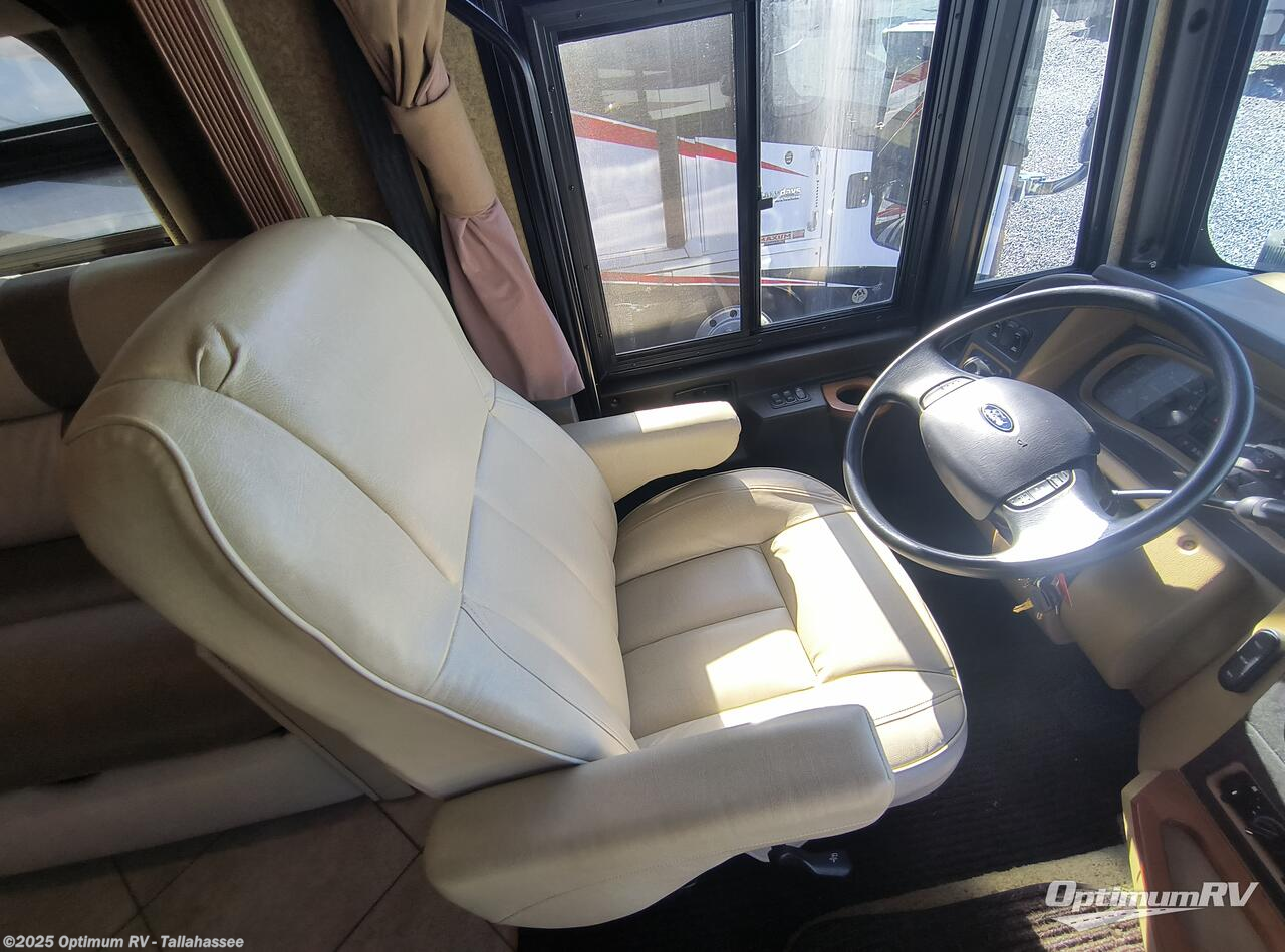 Call now about this 2015 Itasca Suncruiser 35P! 2015 Itasca Suncruiser 35P - Used Class A For Sale by Optimum RV - Tallahassee in Tallahassee, Florida features Slideout