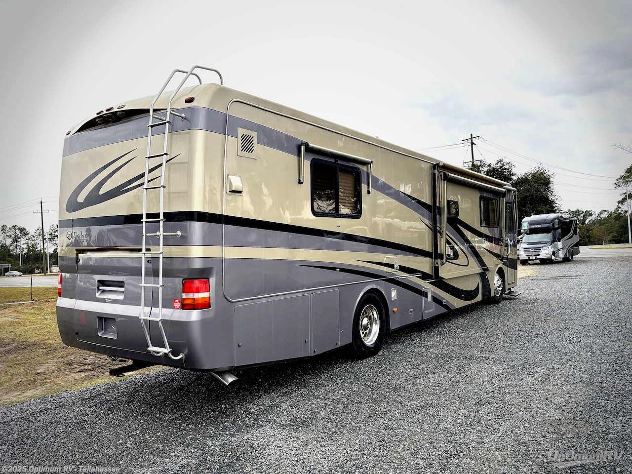 Call now about this 2003 Monaco RV Windsor 40PDQ! 2003 Monaco RV Windsor 40PDQ - Used Class A For Sale by Optimum RV - Tallahassee in Tallahassee, Florida