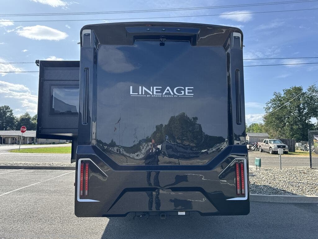 New 2025 Grand Design Lineage 25FW available in Anderson, California