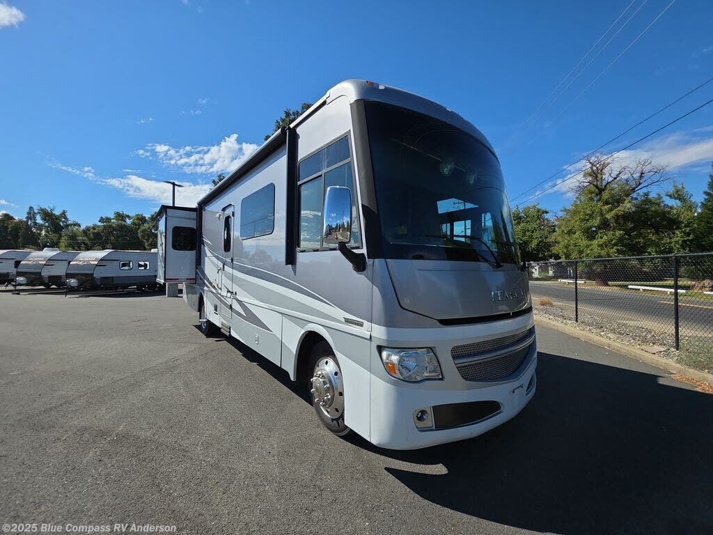 Contact us now about this 2015 Itasca Suncruiser 32H! 2015 Suncruiser 32H by Itasca from Blue Compass RV Anderson in Anderson, California