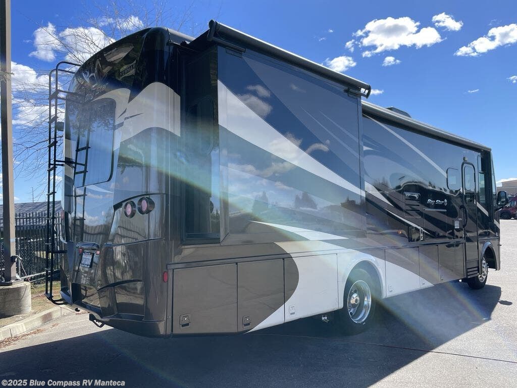 Used 2018 Newmar Bay Star 3124 available in Manteca, California