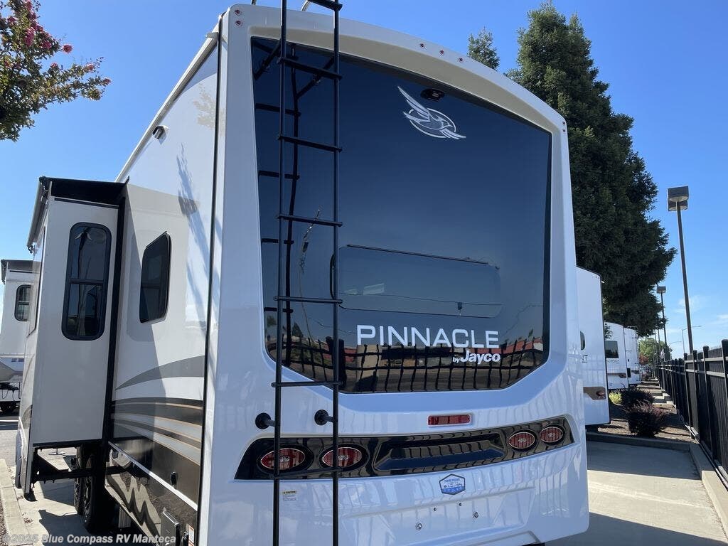 Email now about this 2026 Jayco Pinnacle 38FBRK! New 2026 Jayco Pinnacle 38FBRK available in Manteca, California