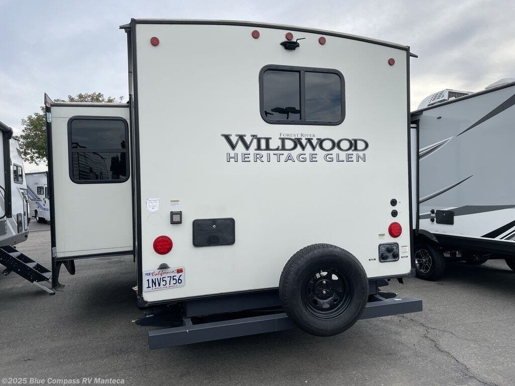 Contact us now about this 2022 Forest River Wildwood Heritage Glen Hyper-Lyte 22RBHL! 2022 Wildwood Heritage Glen Hyper-Lyte 22RBHL by Forest River from Blue Compass RV Manteca in Manteca, California
