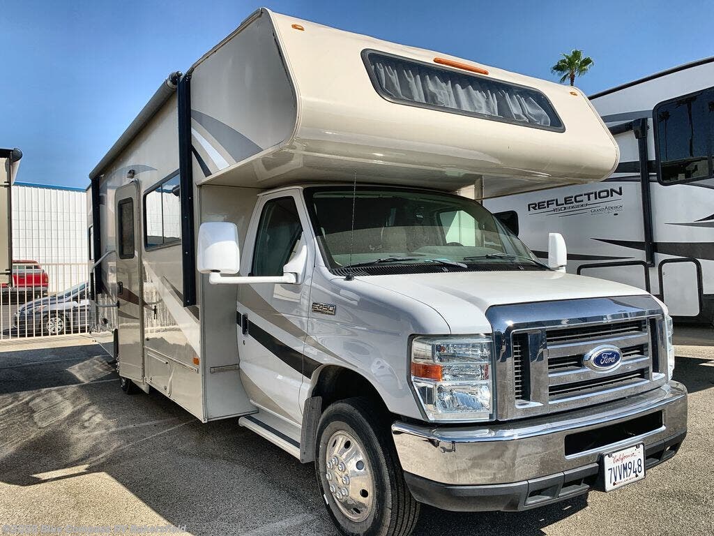 Call now about this 2016 Coachmen Leprechaun 260qb! 2016 Coachmen Leprechaun 260qb - Used Class C For Sale by Blue Compass RV Bakersfield in Bakersfield, California