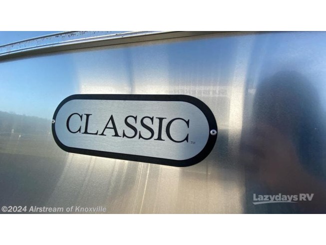 2020 Airstream Classic 33FB QUEEN - Used Travel Trailer For Sale by Airstream of Knoxville in Knoxville, Tennessee