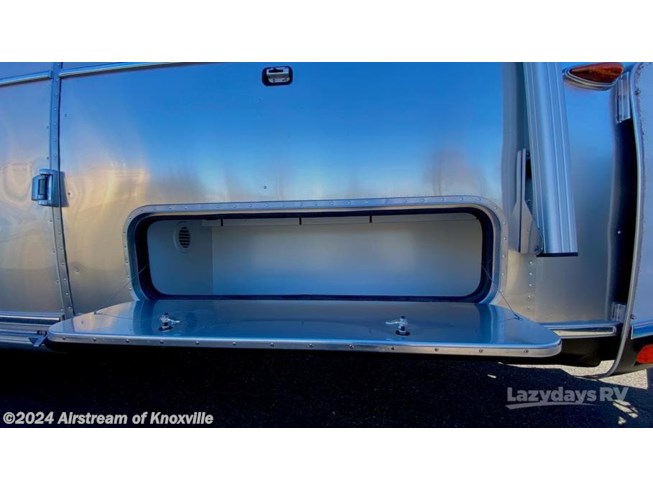 2024 Airstream Classic 33FB - New Travel Trailer For Sale by Airstream of Knoxville in Knoxville, Tennessee
