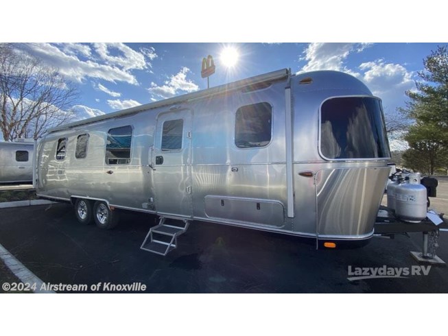 New 2024 Airstream Classic 33FB available in Knoxville, Tennessee