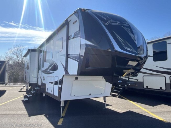 2017 Dutchmen Voltage Epic 3970 - Used Toy Hauler For Sale by Bob Hurley RV in Oklahoma City, Oklahoma