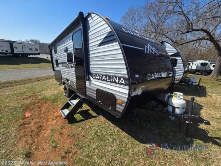 Email now about this 2025 Coachmen Catalina Summit Series 7 184BHS! New 2025 Coachmen Catalina Summit Series 7 184BHS available in Franklinville, North Carolina
