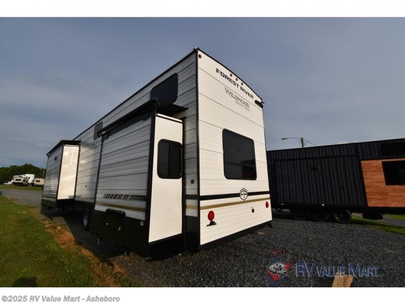 New 2025 Forest River Wildwood Grand Lodge 42FLDL available in Franklinville, North Carolina