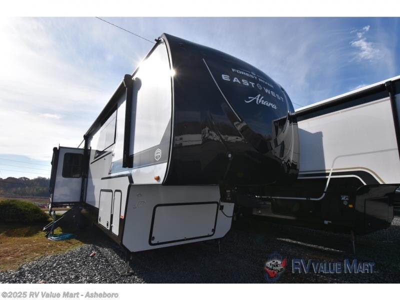Email now about this 2026 East to West Ahara 395FB! New 2026 East to West Ahara 395FB available in Franklinville, North Carolina