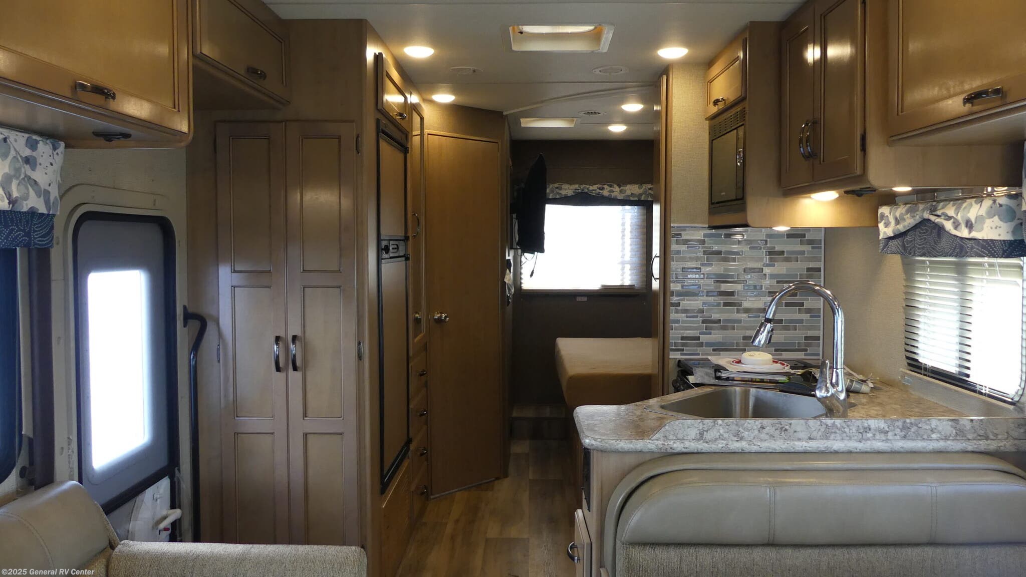 Call now about this 2018 Thor Motor Coach Freedom Elite 26HE! 2018 Thor Motor Coach Freedom Elite 26HE - Used Class C For Sale by General RV Center in West Chester, Pennsylvania