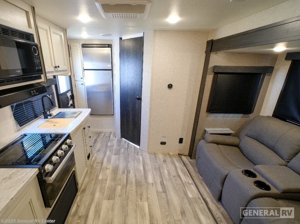 Contact us now about this 2023 Highland Ridge Range Lite 212FB 1S! 2023 Range Lite 212FB 1S by Highland Ridge from General RV Center in Fort Pierce, Florida