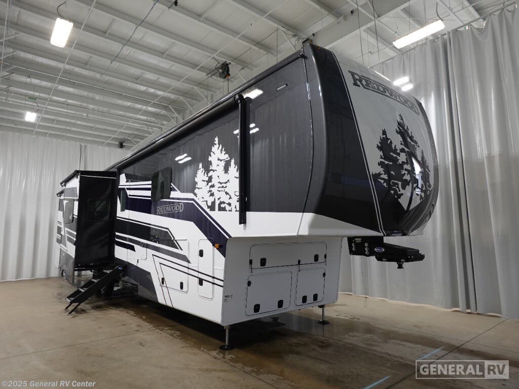 Email now about this 2025 CrossRoads Redwood 401LK! New 2025 CrossRoads Redwood 401LK available in Fort Myers, Florida