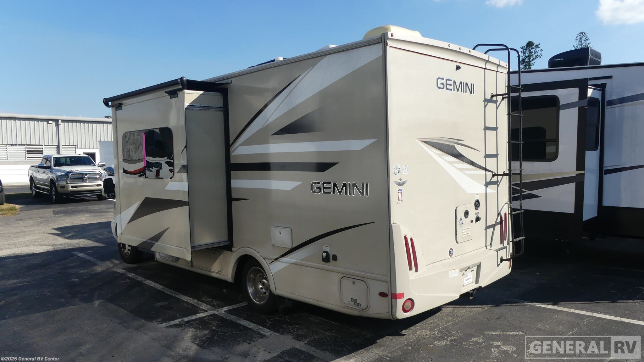 Contact us now about this 2017 Thor Motor Coach Gemini 23TK! 2017 Gemini 23TK by Thor Motor Coach from General RV Center in Fort Myers, Florida
