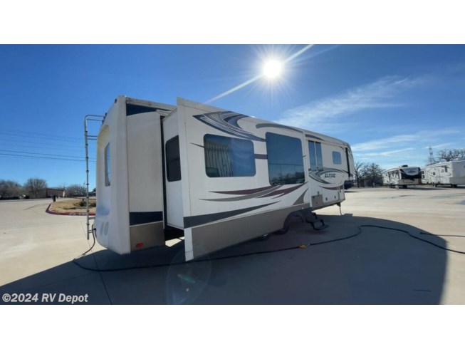 2014 Keystone Alpine 3500RE - Used Fifth Wheel For Sale by RV Depot in Cleburne , Texas
