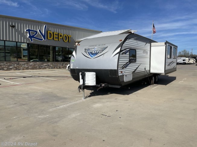 Used 2017 Forest River Salem Cruise Lite 25 available in Cleburne , Texas