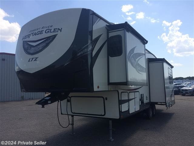 2019 Forest River Wildwood Heritage Glen LTZ - Used Fifth Wheel For Sale by Heather Merrill in  Hastings, Minnesota