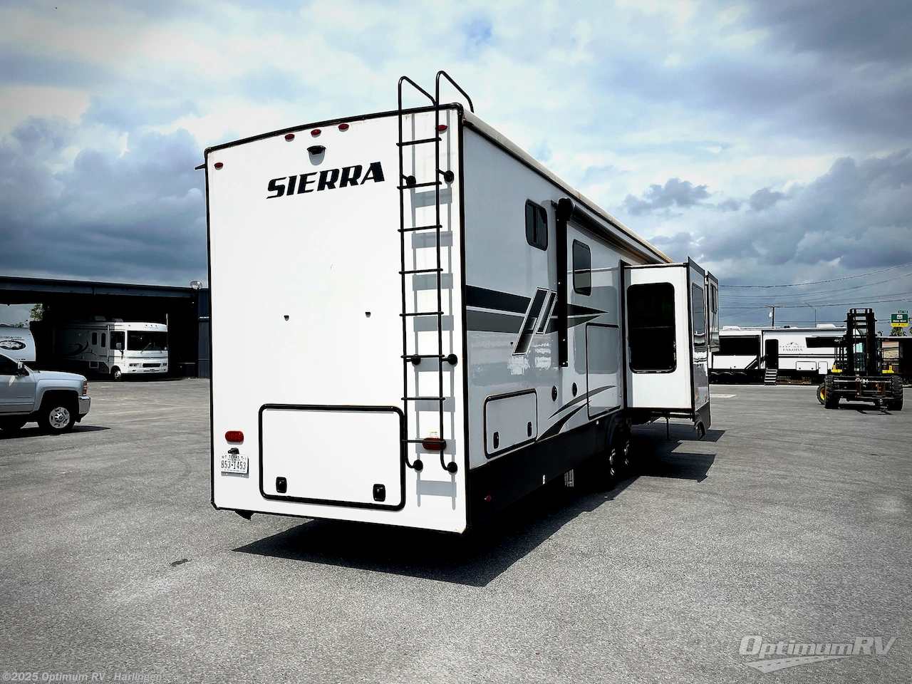 Contact us now about this 2022 Forest River Sierra 391FLRB! 2022 Sierra 391FLRB by Forest River from Optimum RV - Harlingen in La Feria, Texas