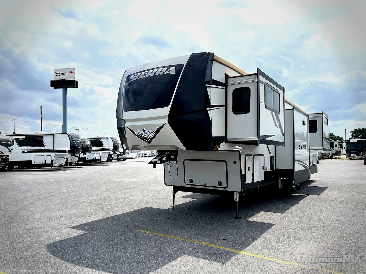 Call now about this 2022 Forest River Sierra 391FLRB! 2022 Forest River Sierra 391FLRB - Used Fifth Wheel For Sale by Optimum RV - Harlingen in La Feria, Texas features Awning, Slideout