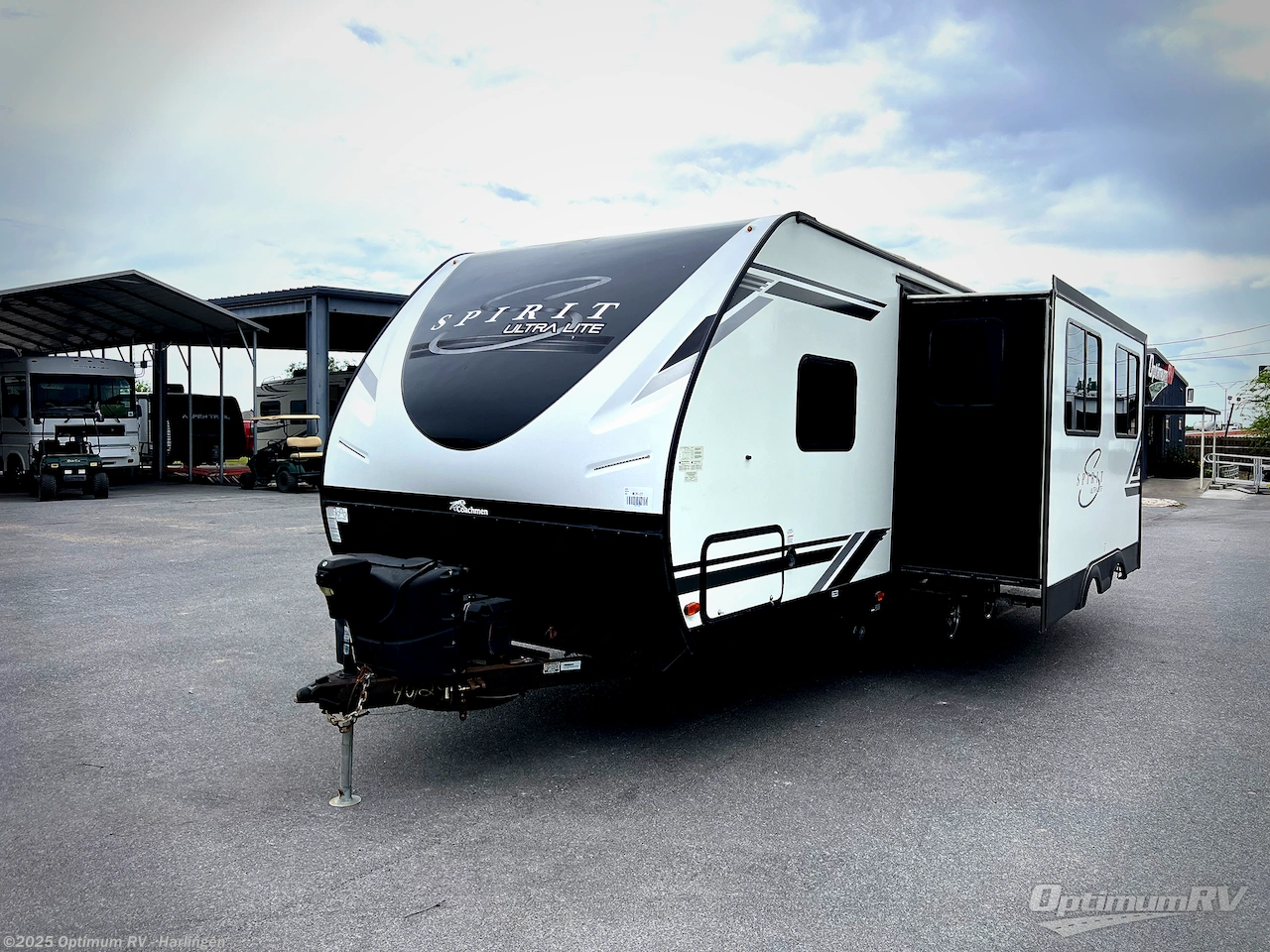 Call now about this 2021 Coachmen Spirit Ultra Lite 2557RB! 2021 Coachmen Spirit Ultra Lite 2557RB - Used Travel Trailer For Sale by Optimum RV - Harlingen in La Feria, Texas features Slideout, Awning
