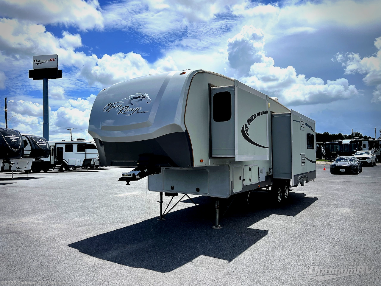Call now about this 2011 Open Range Roamer RF316RLS! 2011 Open Range Roamer RF316RLS - Used Fifth Wheel For Sale by Optimum RV - Harlingen in La Feria, Texas features Slideout