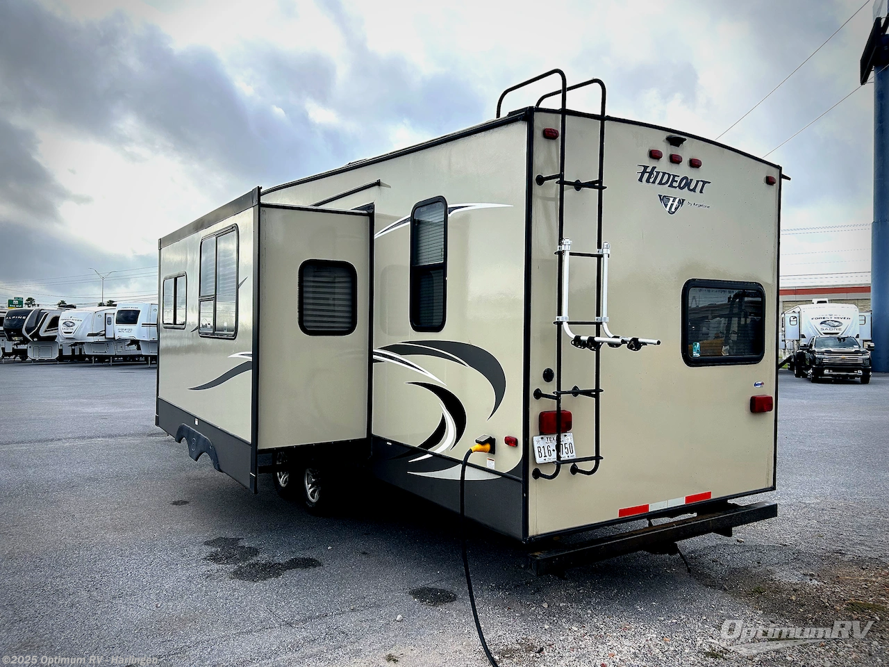 Call now about this 2017 Keystone Hideout 298BHDS! 2017 Keystone Hideout 298BHDS - Used Fifth Wheel For Sale by Optimum RV - Harlingen in La Feria, Texas features Slideout