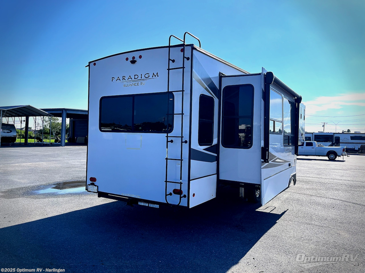 Call now about this 2021 Skyline Alliance Paradigm 370FB! 2021 Skyline Alliance Paradigm 370FB - Used Fifth Wheel For Sale by Optimum RV - Harlingen in La Feria, Texas features Slideout, Awning