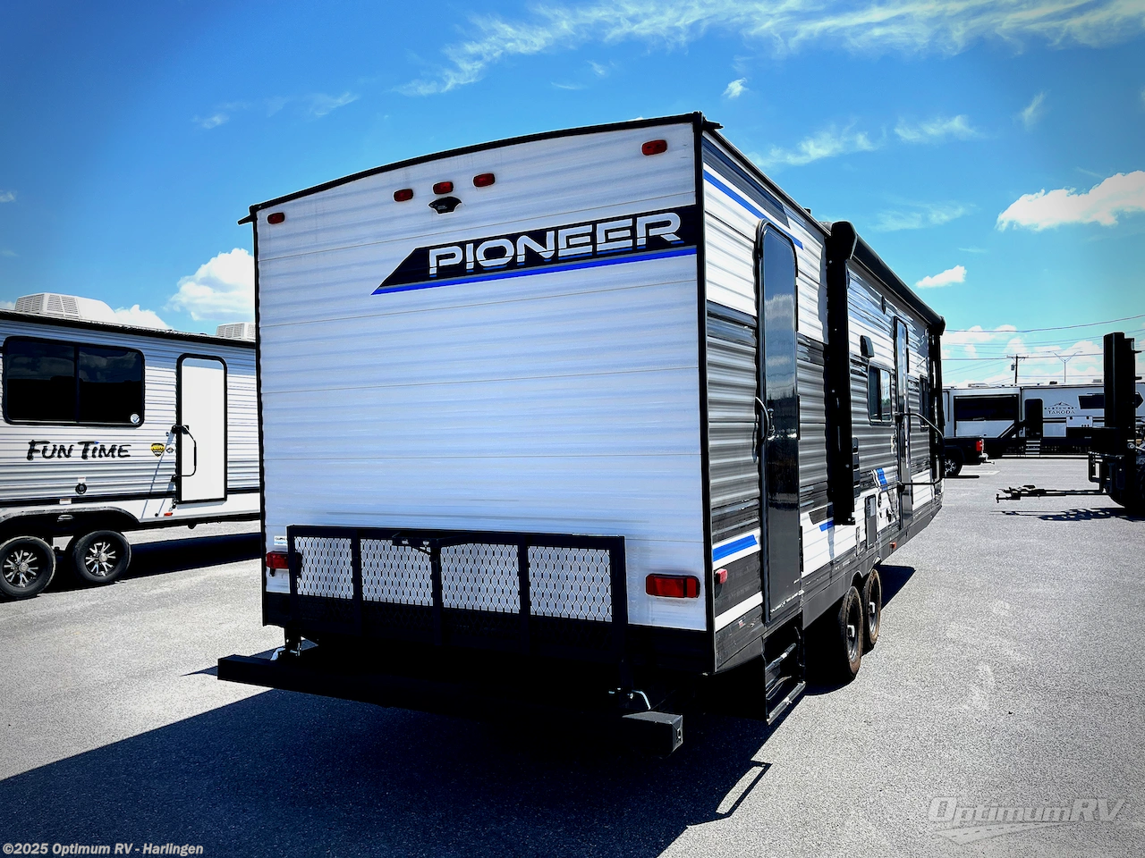 Call now about this 2023 Heartland Pioneer BH 270! 2023 Heartland Pioneer BH 270 - Used Travel Trailer For Sale by Optimum RV - Harlingen in La Feria, Texas features Slideout, Awning
