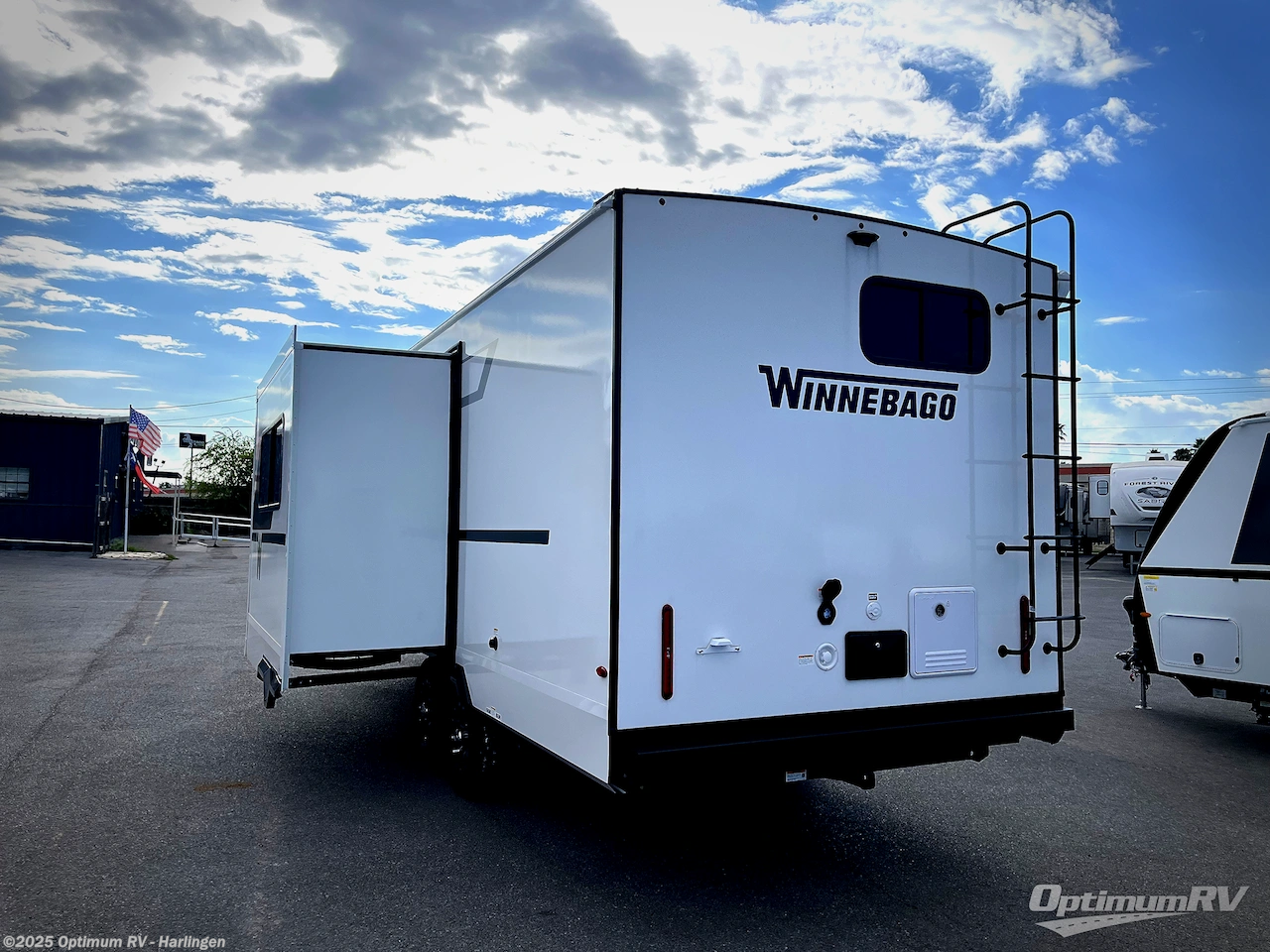 Contact us now about this 2026 Winnebago Thrive 22MBH! 2026 Thrive 22MBH by Winnebago from Optimum RV - Harlingen in La Feria, Texas