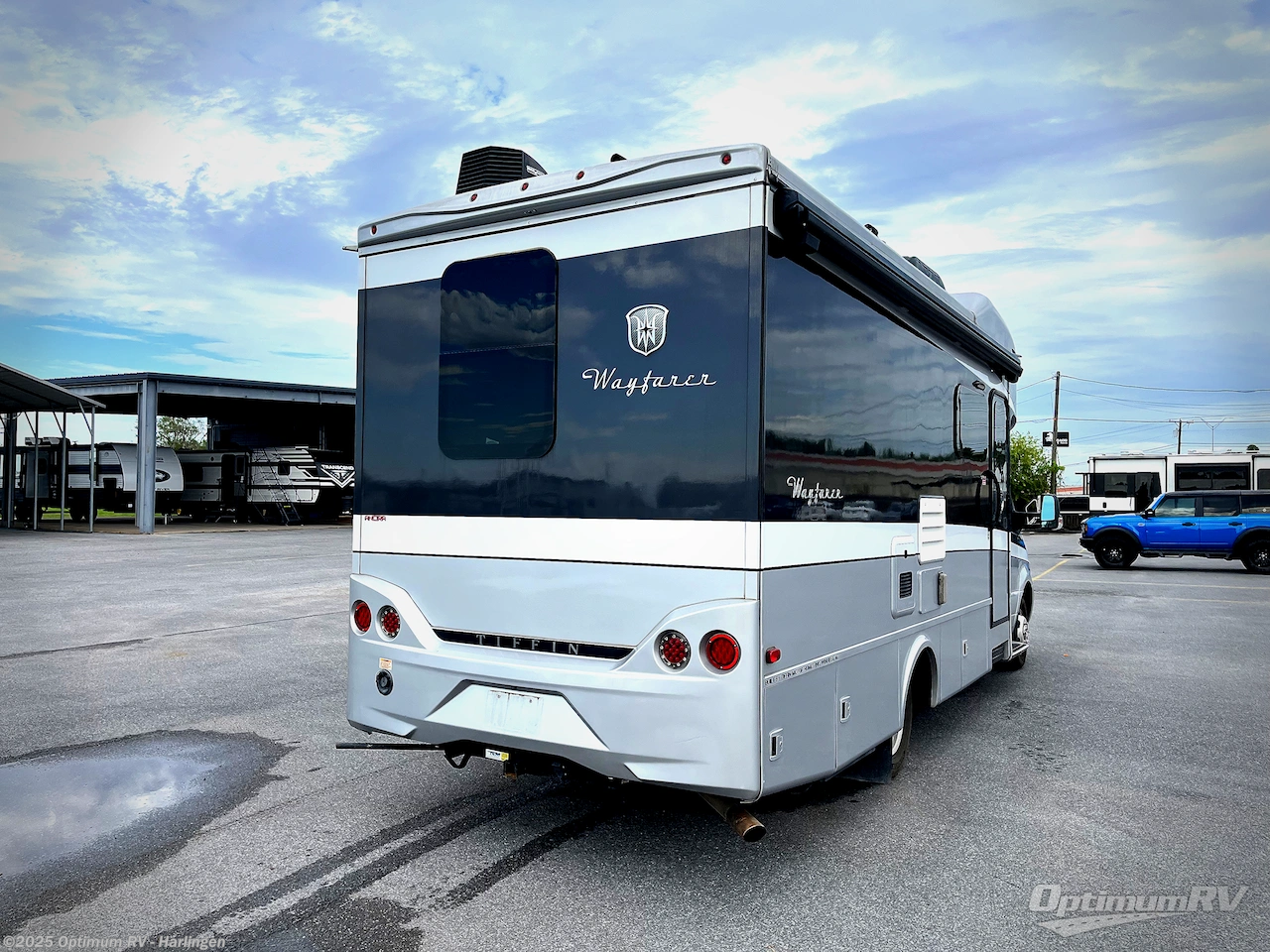 Call now about this 2020 Tiffin Wayfarer 25RW! 2020 Tiffin Wayfarer 25RW - Used Class C For Sale by Optimum RV - Harlingen in La Feria, Texas features Slideout, Awning