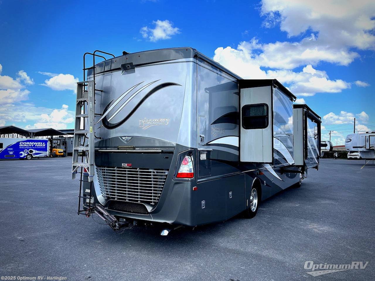 Call now about this 2015 Fleetwood Discovery 40E! 2015 Fleetwood Discovery 40E - Used Class A For Sale by Optimum RV - Harlingen in La Feria, Texas features Slideout