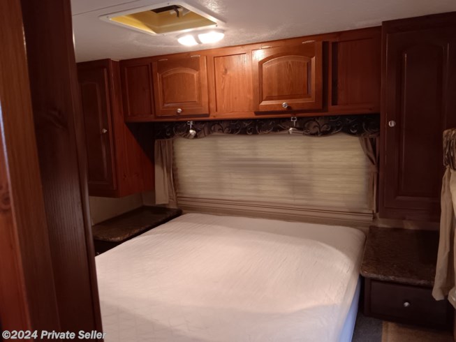 2010 Forest River Flagstaff Classic Super Lite Front Bedroom, Rear Sleeping, Open Dining/Kit/Liv - Used Travel Trailer For Sale by Kevin in Kendalia, Texas