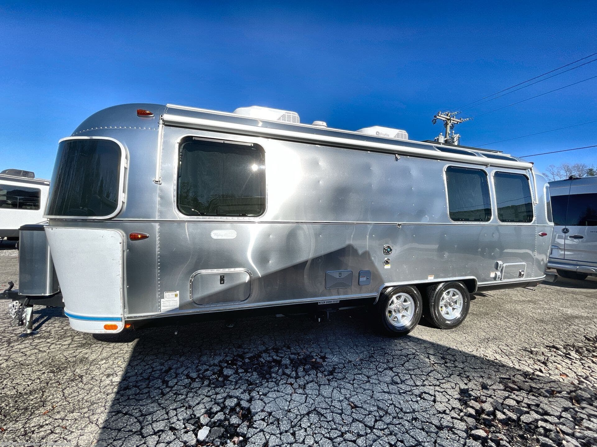 Email now about this 2026 Airstream Flying Cloud 25FB Twin! New 2026 Airstream Flying Cloud 25FB Twin available in Colfax, North Carolina