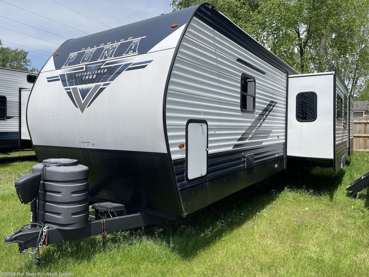 Contact us now about this 2024 Palomino Puma 32BHQS! 2024 Puma 32BHQS by Palomino from Fun Town RV - North Detroit in North Branch, Michigan