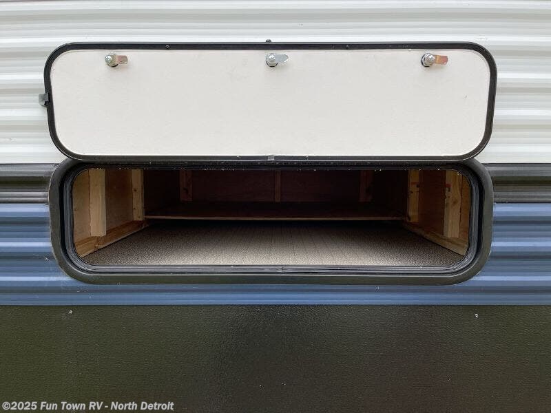 New 2024 Palomino Puma 32RBFQ2 available in North Branch, Michigan