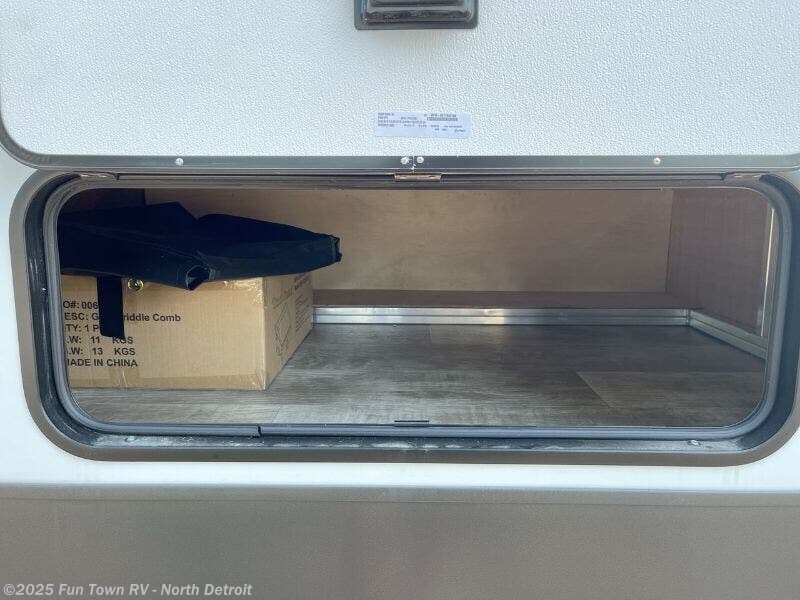 New 2024 Forest River Rockwood Signature 8338DB available in North Branch, Michigan