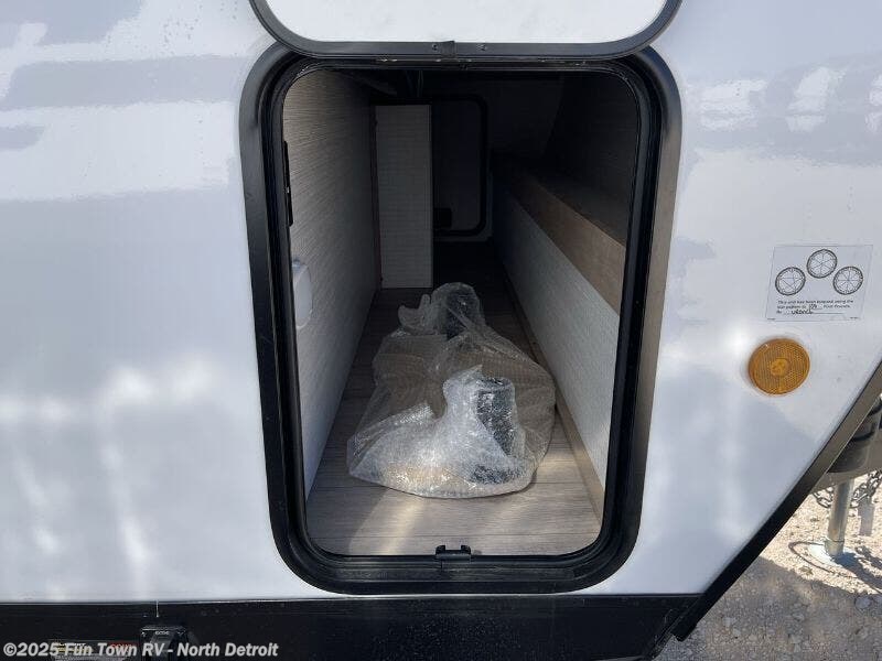 New 2025 Palomino Solaire ULTRA LITE 3060RKTS available in North Branch, Michigan