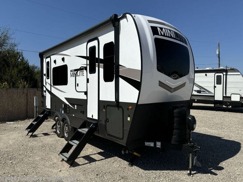 Email now about this 2025 Palomino Solaire ULTRA LITE 2580RBSS! New 2025 Palomino Solaire ULTRA LITE 2580RBSS available in North Branch, Michigan