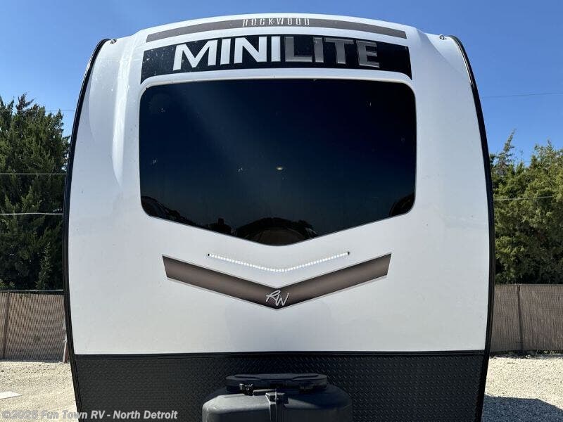 Call now about this 2025 Palomino Solaire ULTRA LITE 2580RBSS! 2025 Palomino Solaire ULTRA LITE 2580RBSS - New Travel Trailer For Sale by Fun Town RV - North Detroit in North Branch, Michigan