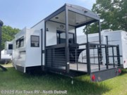 New 2025 Forest River Salem Hemisphere 38VERANDA available in North Branch, Michigan