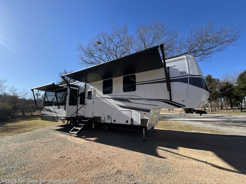 Email now about this 2025 Palomino Columbus 383RLH! New 2025 Palomino Columbus 383RLH available in North Branch, Michigan