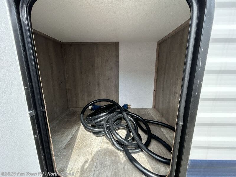 Call now about this 2025 Palomino Puma 32BH2B! 2025 Palomino Puma 32BH2B - New Travel Trailer For Sale by Fun Town RV - North Detroit in North Branch, Michigan