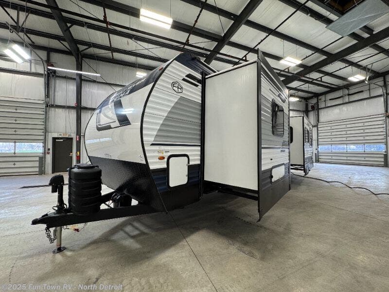 Contact us now about this 2025 Palomino Puma 30RKQS! 2025 Puma 30RKQS by Palomino from Fun Town RV - North Detroit in North Branch, Michigan